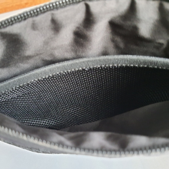 Herschel Pouch - Picture 2 of 4